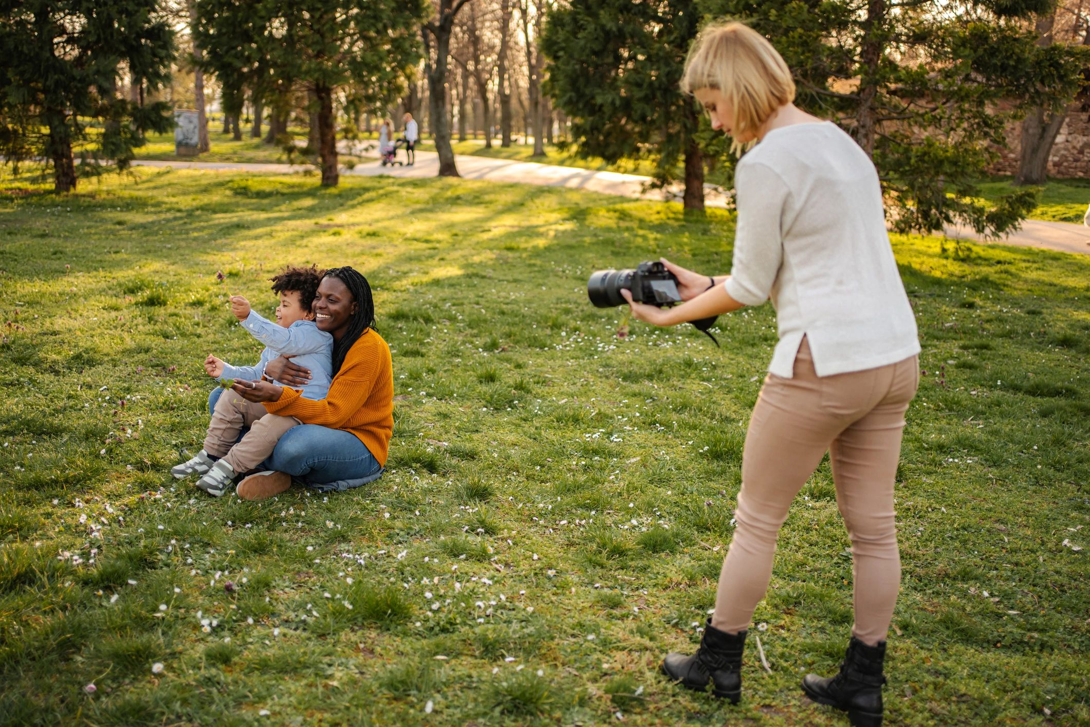 Photographer teaching a child during an outdoor portrait session